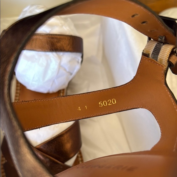Robert Clergerie ‘Fara’ Sandals with Crossover Design in Bronze - New - Picture 9 of 12